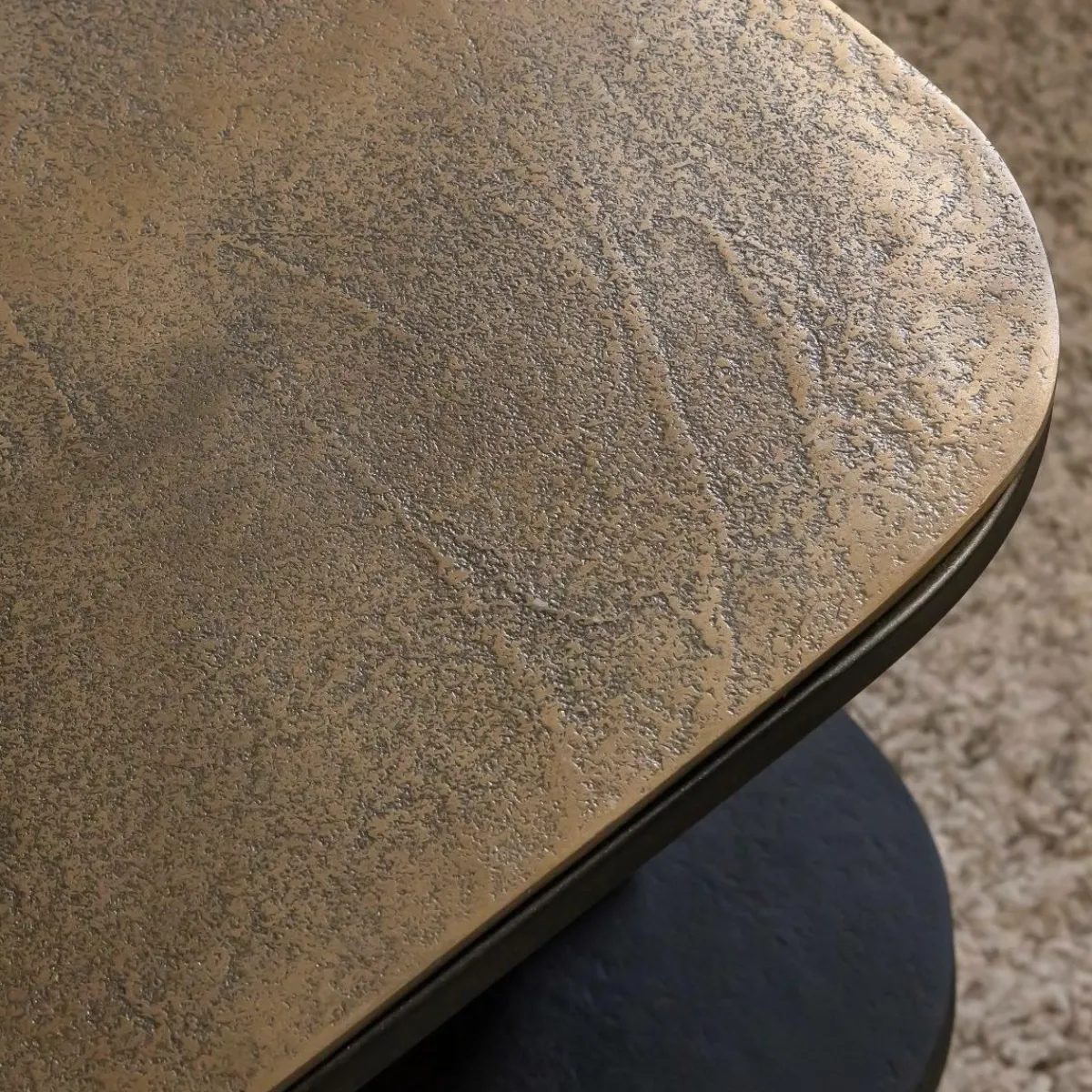 Made in Meubles Table basse avec plateau en aluminium doré et métal noir Victoria
