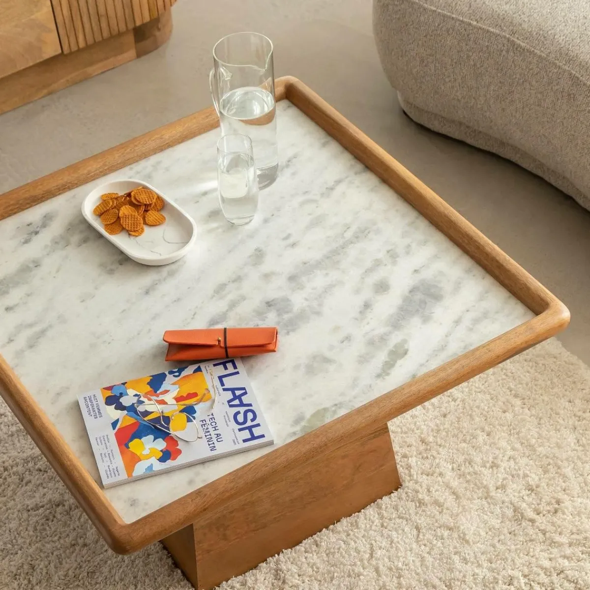 Made in Meubles Table basse carrée en bois de manguier et marbre Adler
