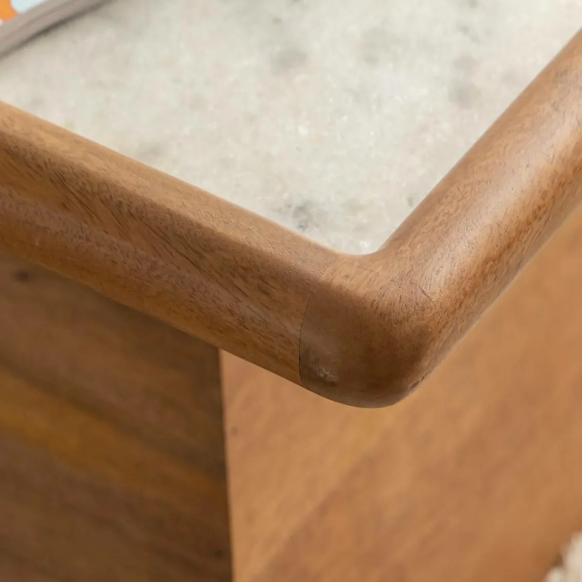 Made in Meubles Table basse carrée en bois de manguier et marbre Adler