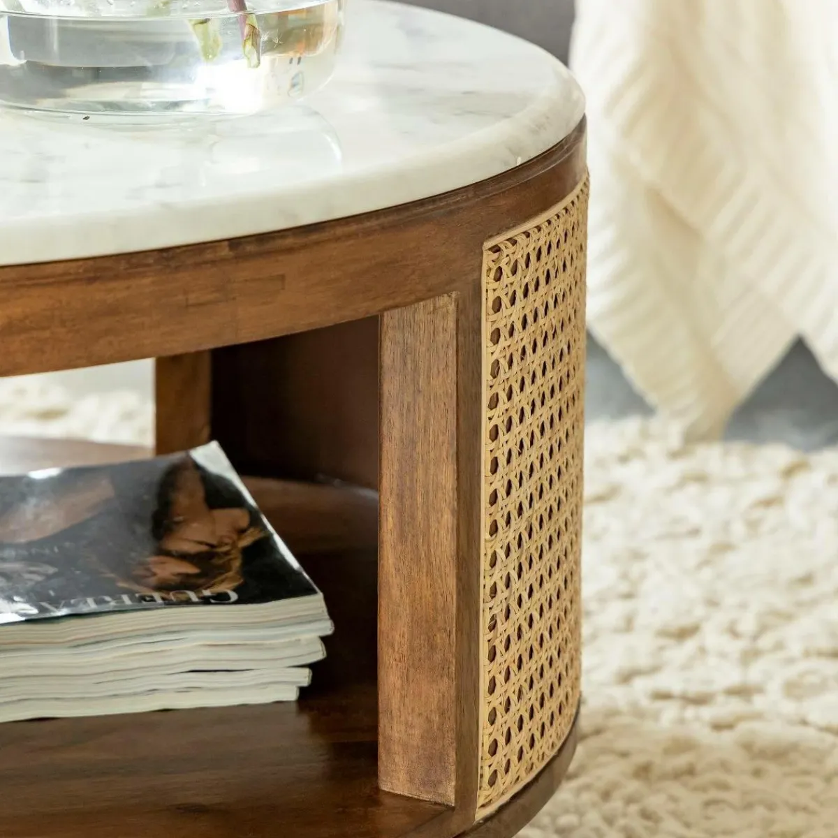 Made in Meubles Table basse en bois de manguier, cannage et marbre Brook