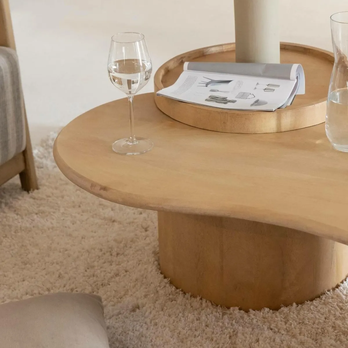 Made in Meubles Table basse en vague en bois de manguier Silas