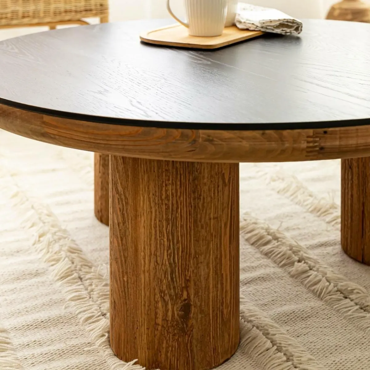 Made in Meubles Table basse ronde en pin recyclé Constance