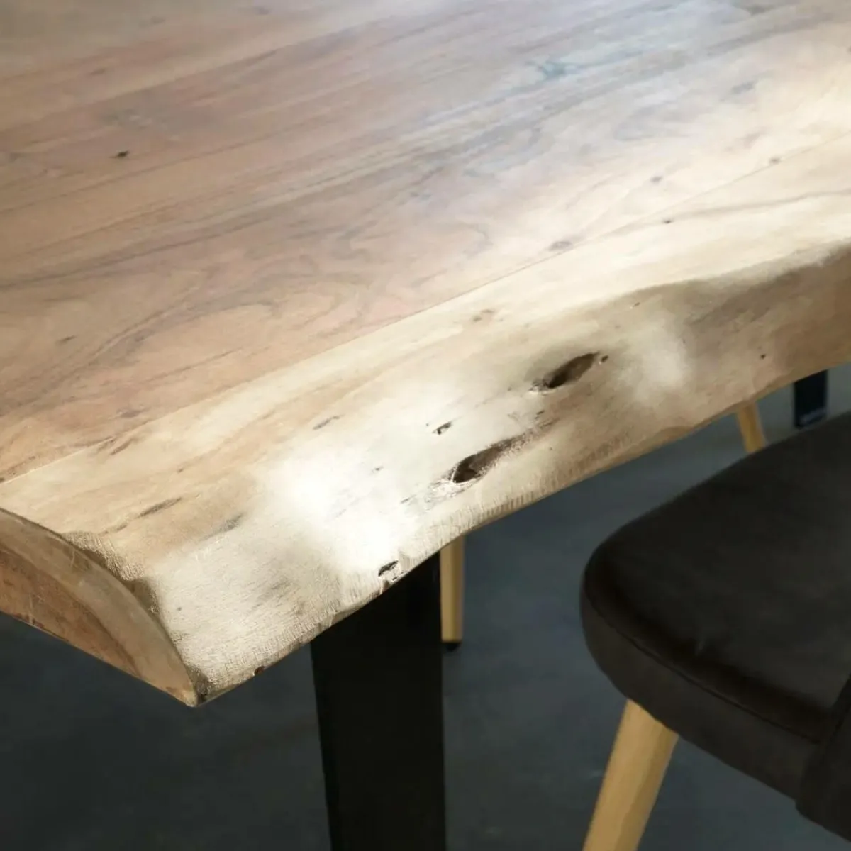 Made in Meubles Table à manger en bois d'acacia 200 cm Tree