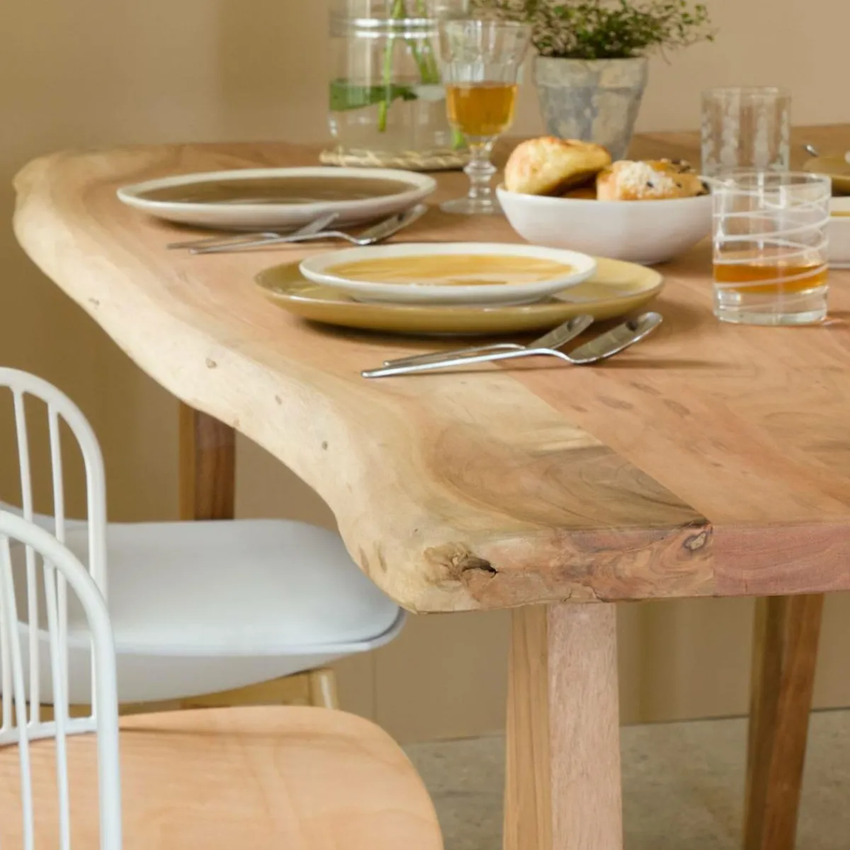 Made in Meubles Table à manger en bois d'acacia 180 cm Tree
