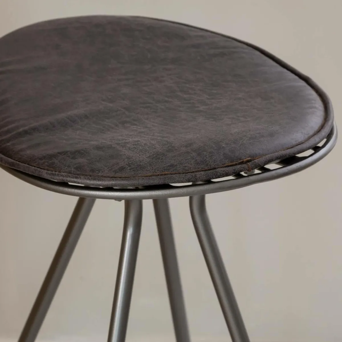 Made in Meubles Tabouret de bar en cuir gris et métal Lya