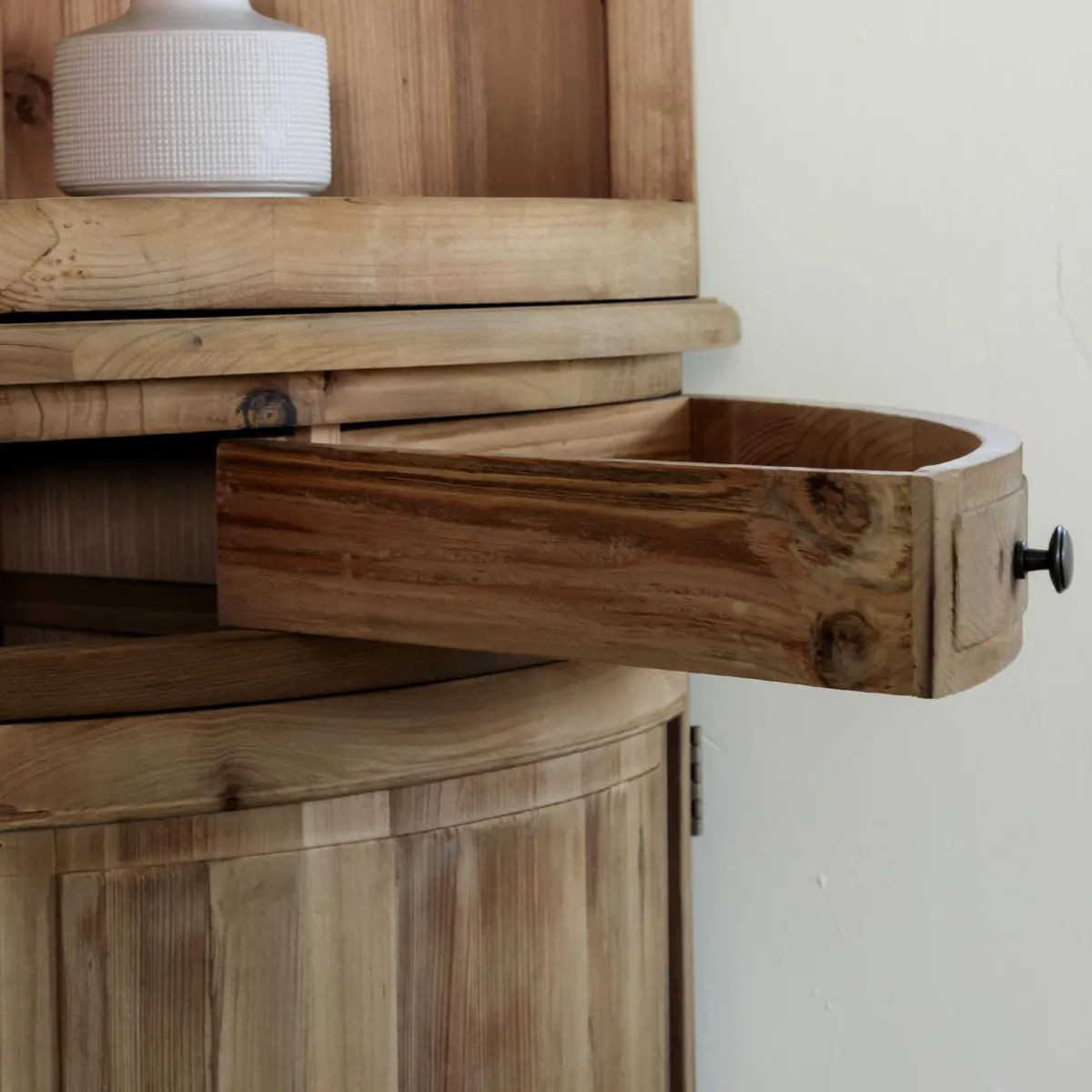 Made in Meubles Vaisselier arrondi en bois recyclé Garance