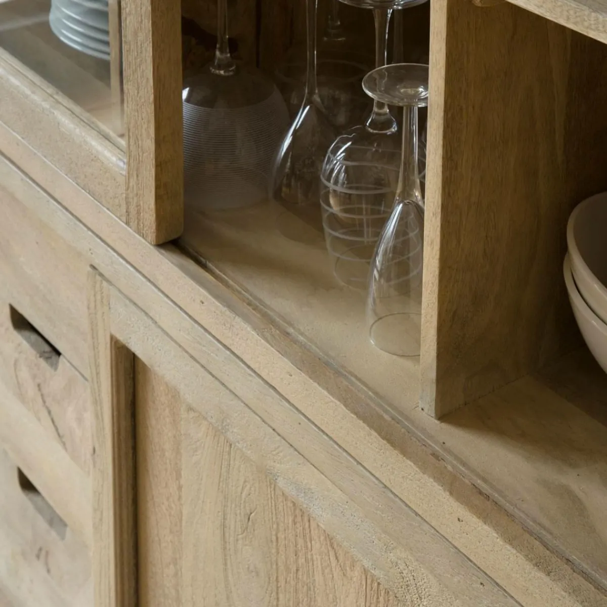 Made in Meubles Vaisselier en bois de manguier Nina