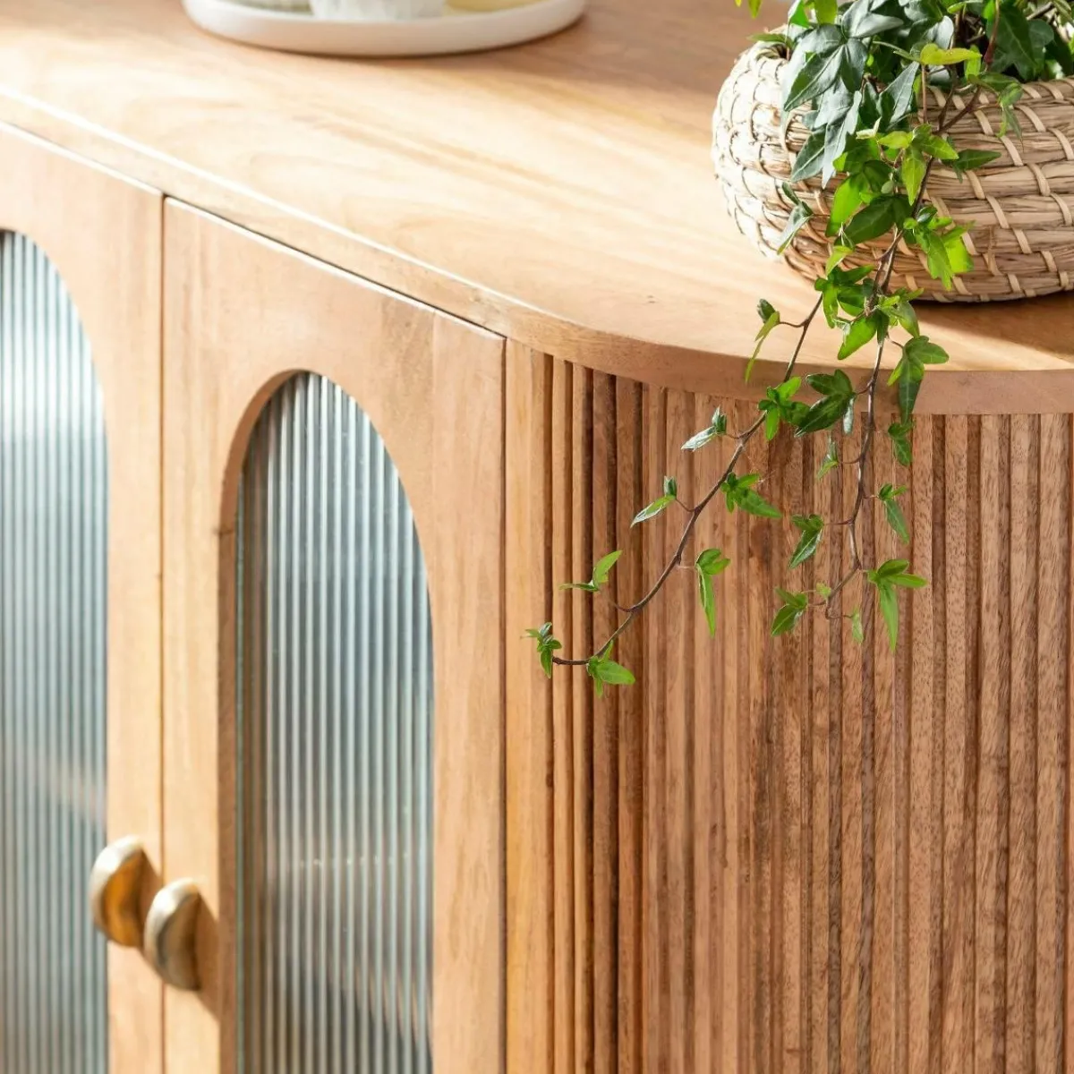 Made in Meubles Vitrine arrondie en bois de manguier Maria