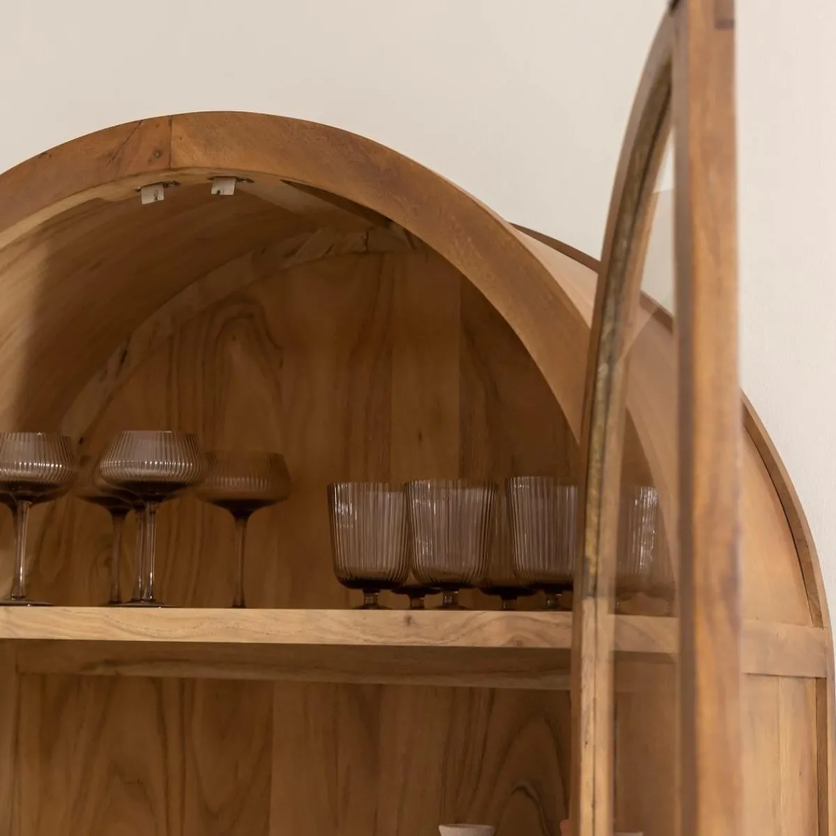 Made in Meubles Vitrine en bois d'acacia Néven