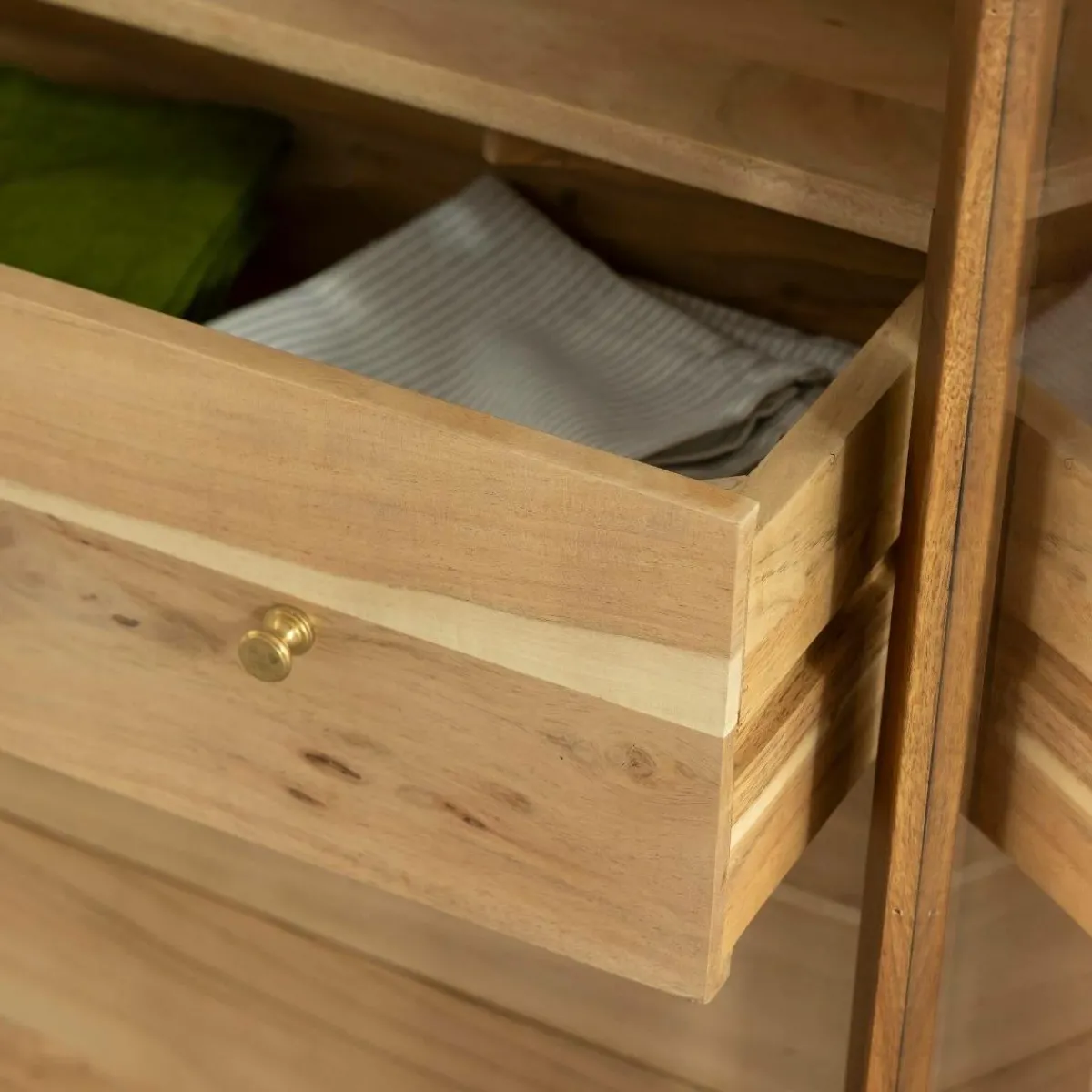 Made in Meubles Vitrine en bois d'acacia Néven